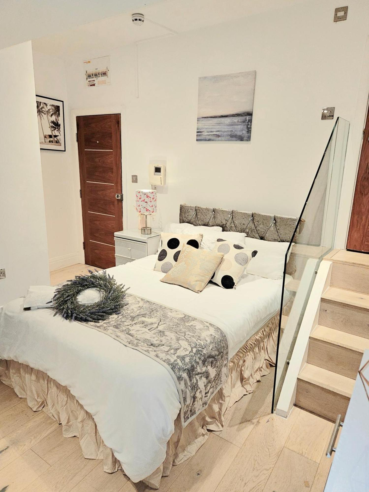 Apartment Entire In London